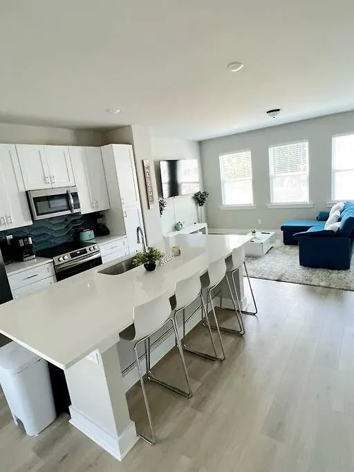 Brand New Build 10 Min- Uptown Villa Charlotte 0*,  United States