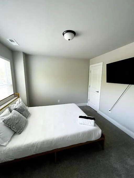 Holiday home Brand New Build 10 Min- Uptown Villa Charlotte