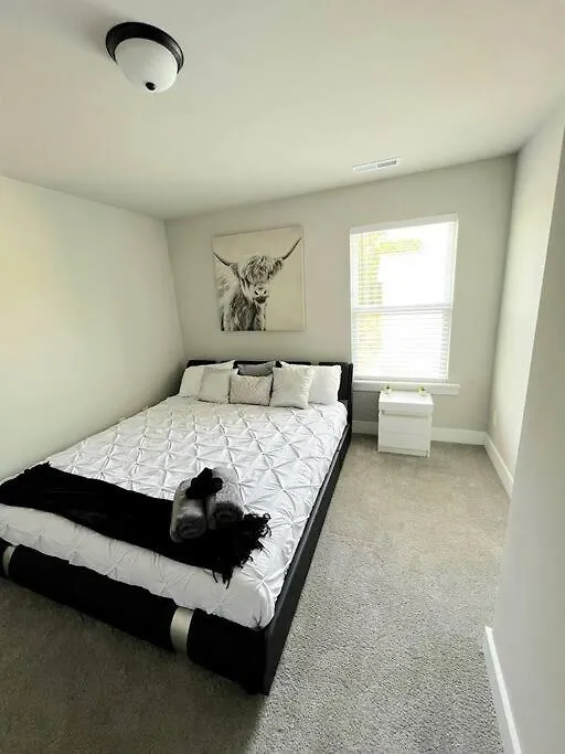 Brand New Build 10 Min- Uptown Villa Charlotte 0*,  United States