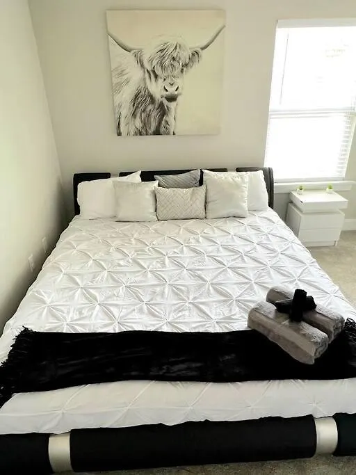Holiday home Brand New Build 10 Min- Uptown Villa Charlotte