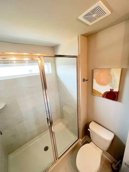Brand New Build 10 Min- Uptown Villa Charlotte Holiday home