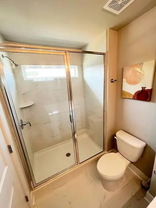 Brand New Build 10 Min- Uptown Villa Charlotte Holiday home