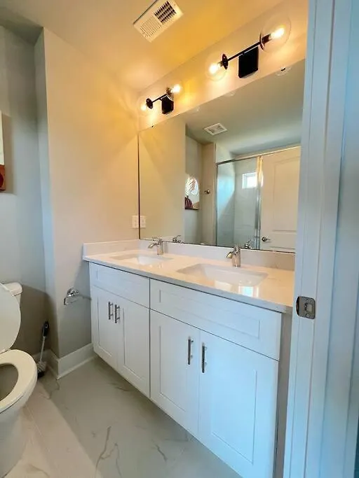 Brand New Build 10 Min- Uptown Villa Charlotte Holiday home