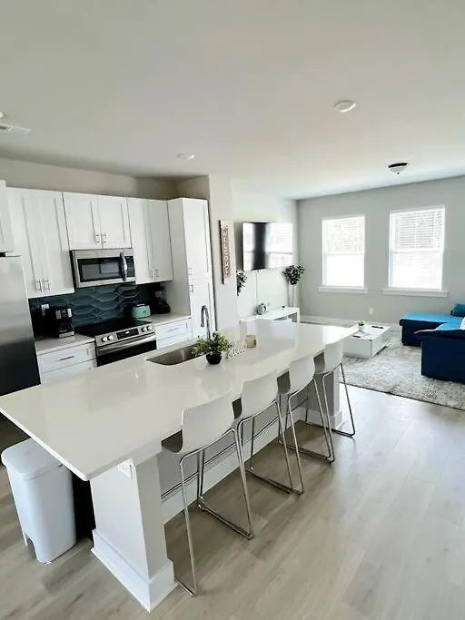 Brand New Build 10 Min- Uptown Villa Charlotte 0*,