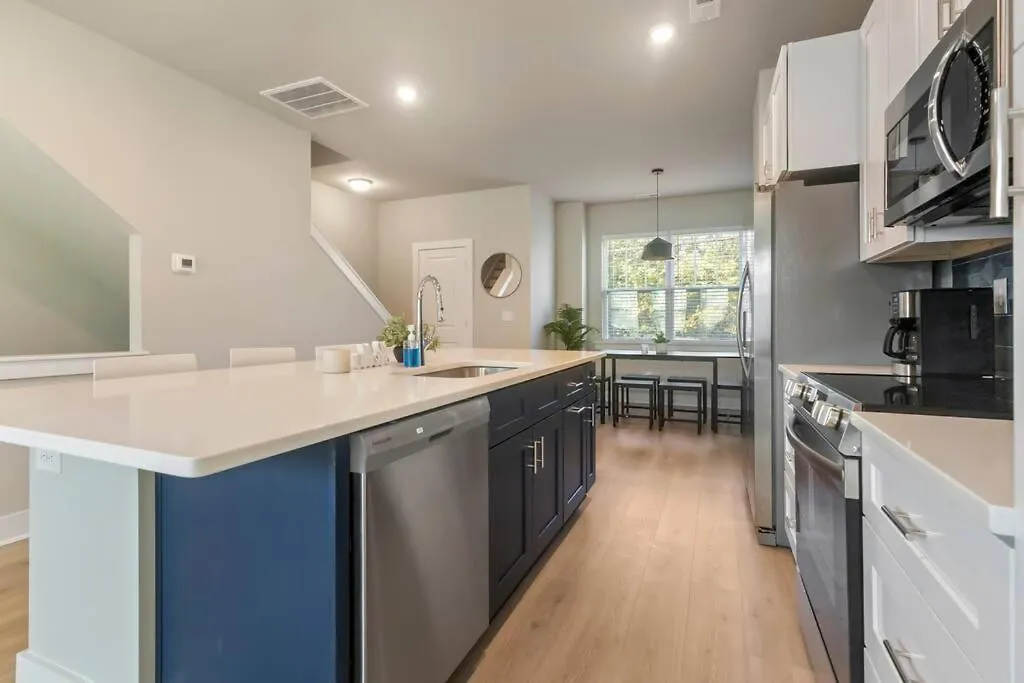 Brand New Build 10 Min- Uptown Villa Charlotte Holiday home