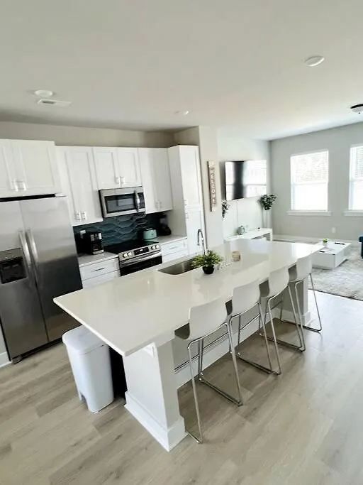 Brand New Build 10 Min- Uptown Villa Charlotte