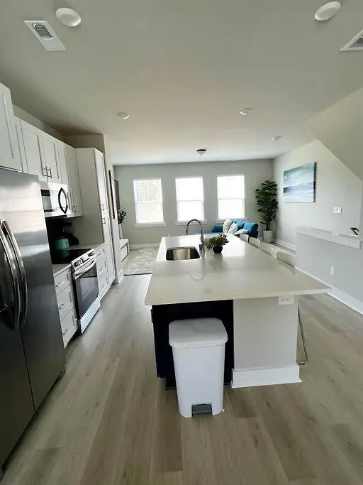 Brand New Build 10 Min- Uptown Villa Charlotte Holiday home